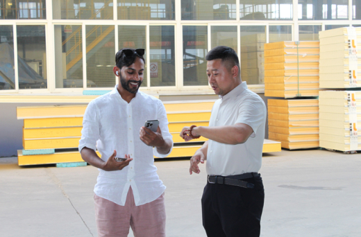 Estudo de caso de visita de cliente no Reino Unido | Inspeção de produção da cabine da Apple e confirmação de envio